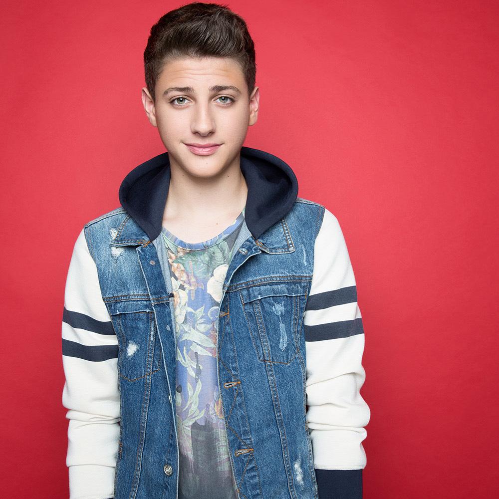 Savage Seamless Paper 9'- Primary Red #08