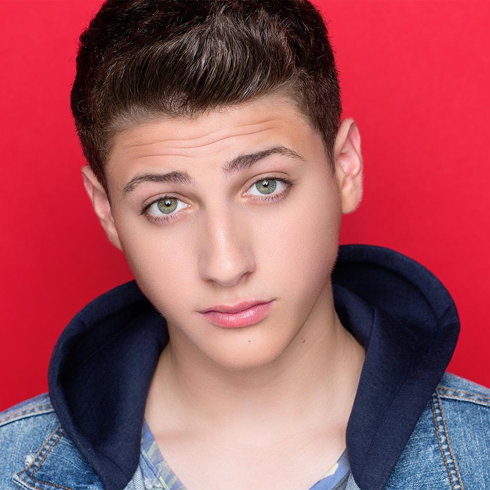 Savage Seamless Paper 9'- Primary Red #08